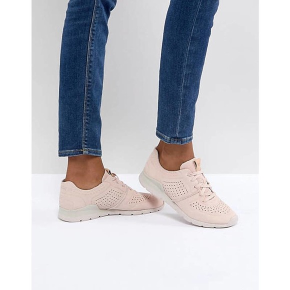 UGG | Shoes | Ugg Womens Tye Trainer 